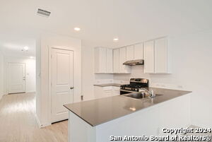 9126 Coronal Rings in San Antonio, TX - Building Photo - Building Photo