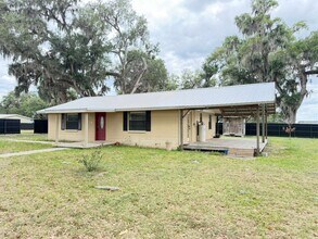 4235 Ryals Rd in Zephyrhills, FL - Foto de edificio - Building Photo