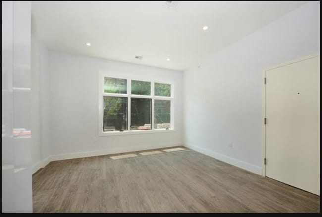 130 Essex St in Jersey City, NJ - Building Photo - Building Photo
