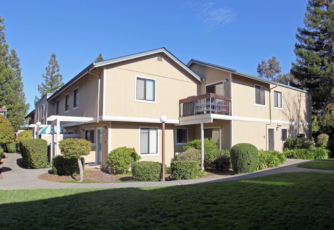 Redwood Landing in Novato, CA - Foto de edificio - Building Photo