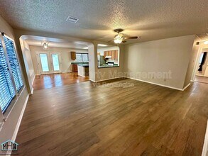 5135 Elk Creek in San Antonio, TX - Building Photo - Building Photo