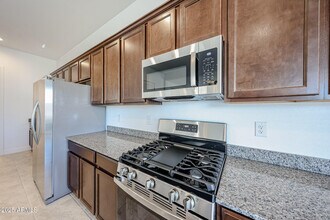 7662 W Crabapple Dr in Peoria, AZ - Building Photo - Building Photo