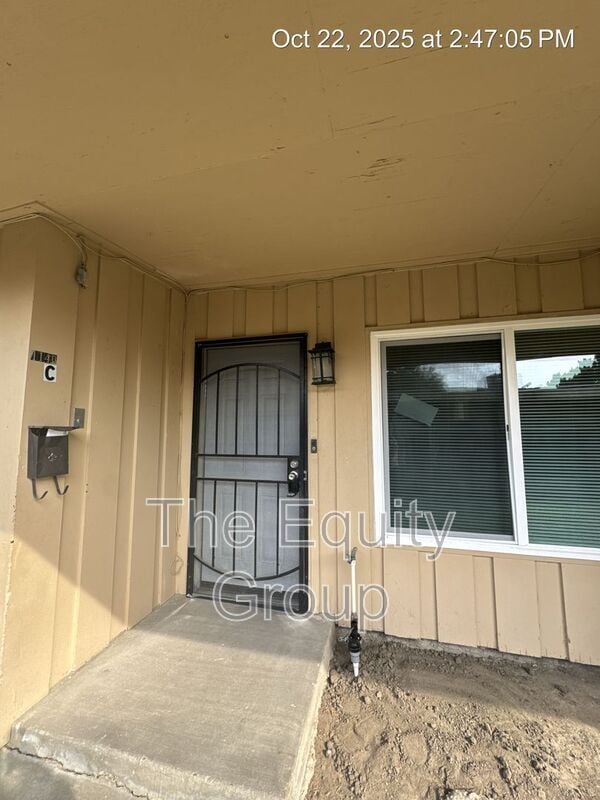 1140 W Tulare Ave in Visalia, CA - Building Photo - Building Photo