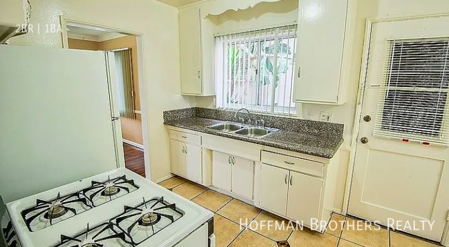 1060 S Stanley Ave in Los Angeles, CA - Building Photo - Building Photo