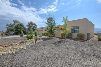 814 Palmas Altas Dr SE in Rio Rancho, NM - Building Photo - Building Photo