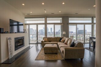 910 W Huron St in Chicago, IL - Building Photo - Building Photo