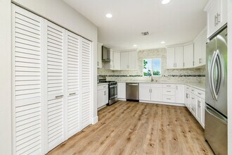 6714 Amigo Ave in Los Angeles, CA - Building Photo - Building Photo