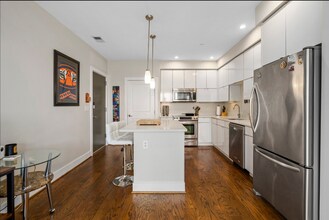 2920 Georgia Ave NW, Unit 301 in Washington, DC - Foto de edificio - Building Photo