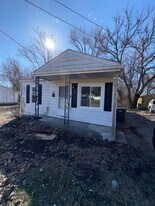 1971 E Cantrell St in Decatur, IL - Building Photo
