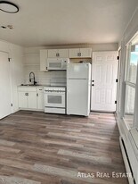 551 S Fairfax St in Glendale, CO - Building Photo