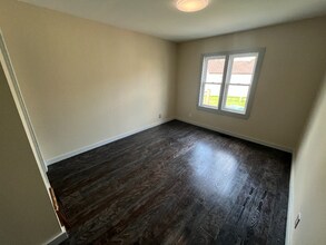 882 Weeks Ave SE in Minneapolis, MN - Building Photo - Building Photo