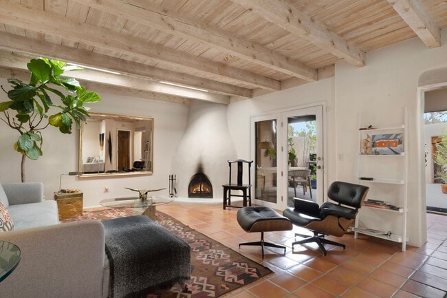 303 Calle Loma Norte in Santa Fe, NM - Building Photo - Building Photo