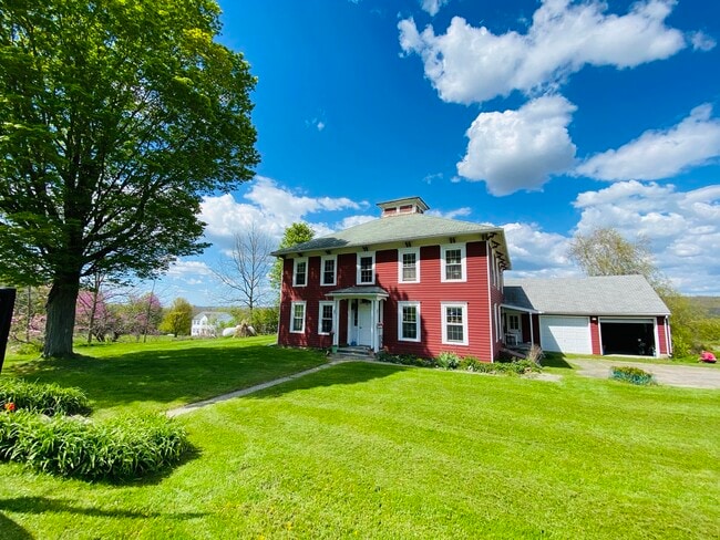 999 Coddington Rd in Ithaca, NY - Building Photo - Building Photo