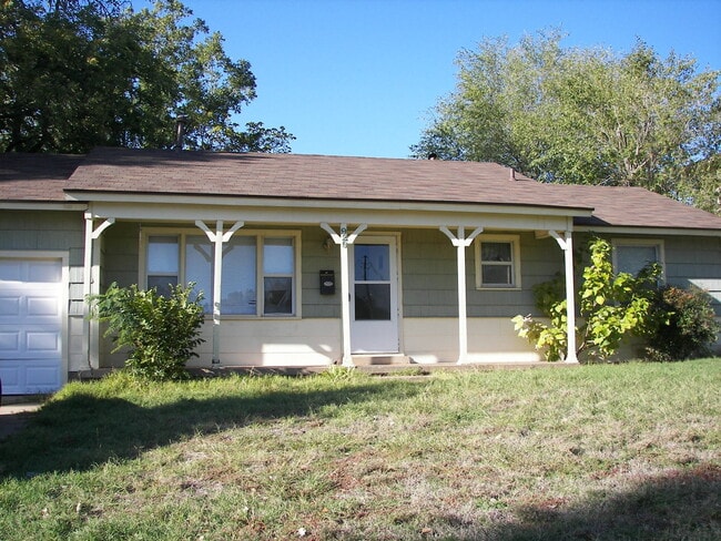 property at 929 N Locust Ln