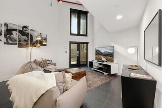 329 N West Ave in Fayetteville, AR - Building Photo - Building Photo