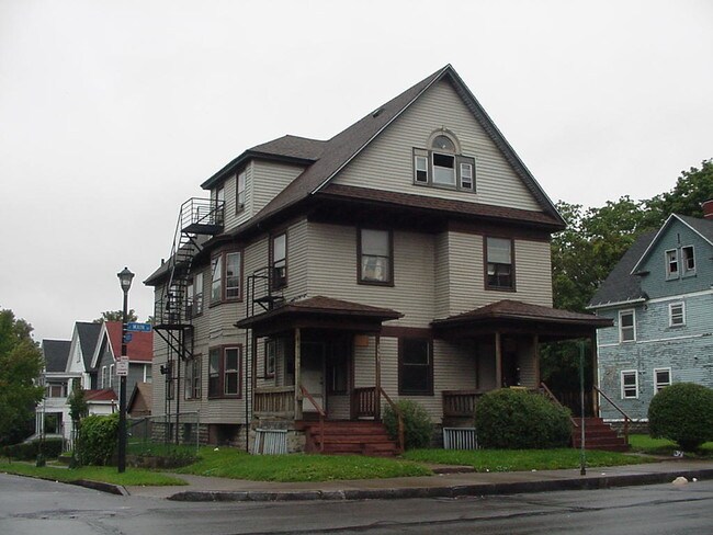 1596 E Main St in Rochester, NY - Building Photo - Building Photo