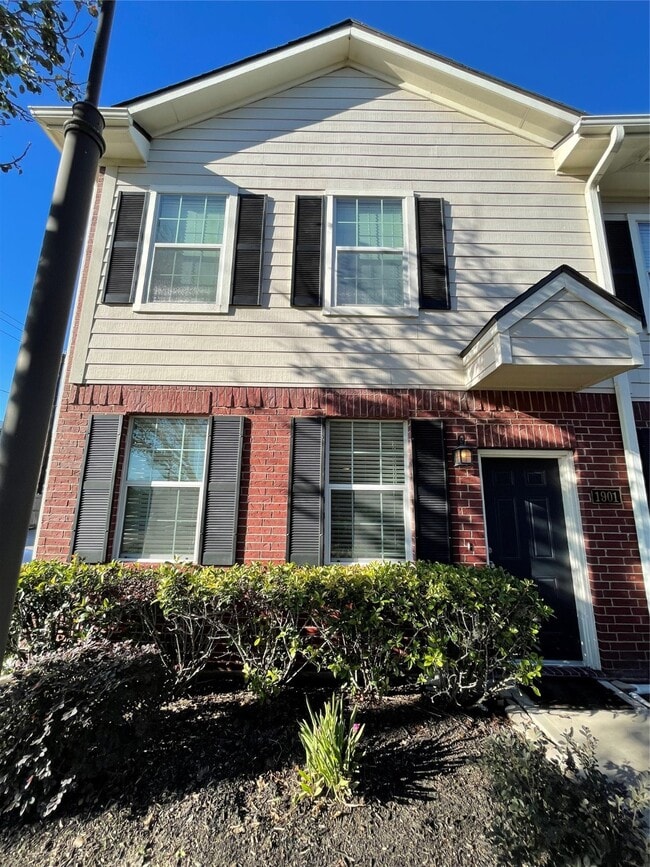 property at 1901 Kemah Village Dr