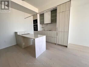11-3111 Yorkville Ave in Toronto, ON - Building Photo - Building Photo