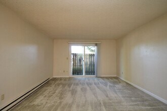 11102 SW 62nd Ave-Unit -11108 in Portland, OR - Building Photo - Building Photo