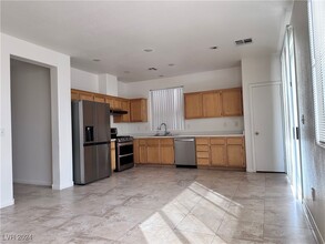 8513 Titania Ct in Las Vegas, NV - Building Photo - Building Photo