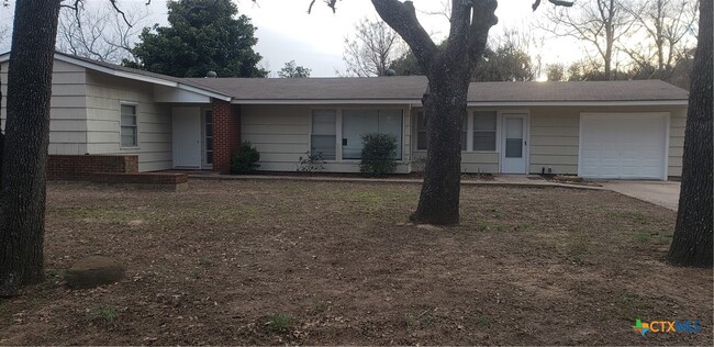 property at 401 San Jacinto Dr