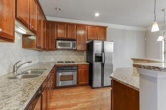 210 Le Gran Cove NE in Atlanta, GA - Building Photo - Building Photo