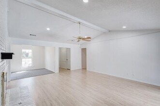 2121 Poppy Ln in Richardson, TX - Building Photo - Building Photo