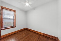 2016 W Grace St, Unit 1 in Chicago, IL - Foto de edificio - Building Photo