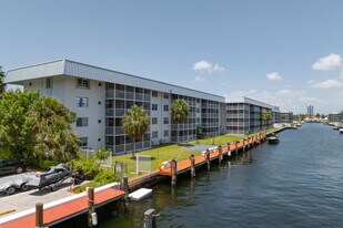 3849 NE 169th St in Miami, FL - Building Photo