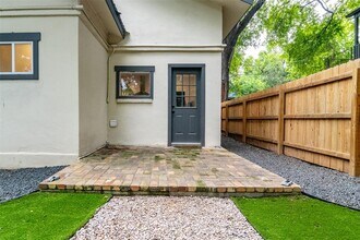 1507 Holly St in Austin, TX - Building Photo - Building Photo