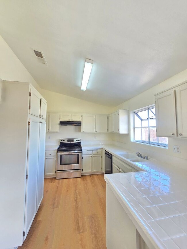 8319 Charles Pl in California City, CA - Building Photo - Building Photo