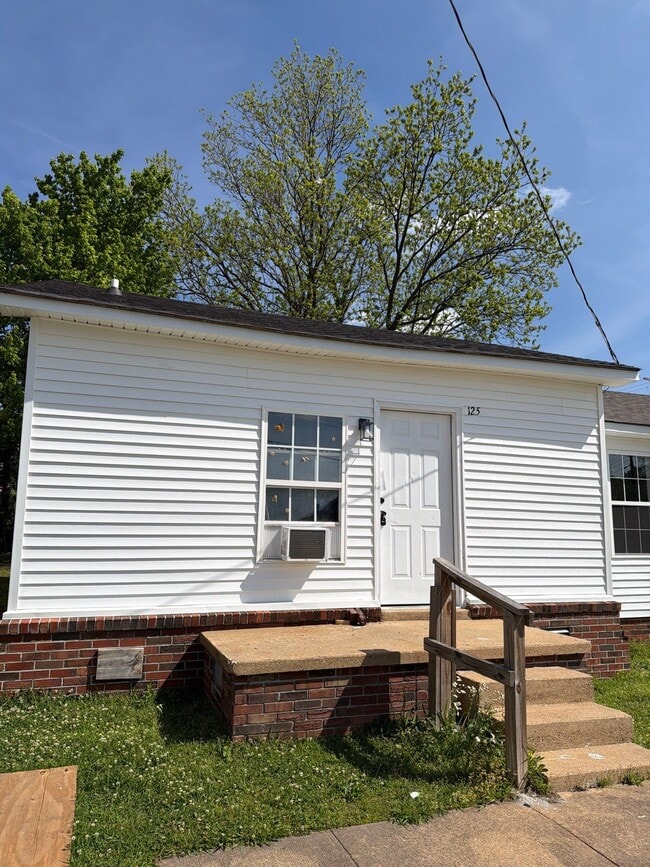 property at 125 E Jefferson St