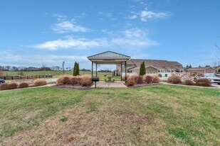 305 Dursley Ln in Spring Hill, TN - Building Photo