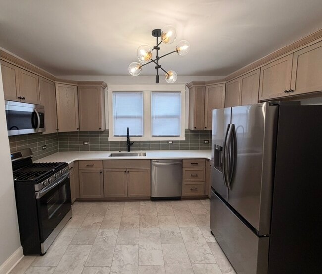 77 Lovering Ave, Unit #2 Upper Flat, Unit #2 Upper Flat