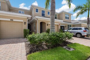 8653 Karpeal Dr in Sarasota, FL - Building Photo