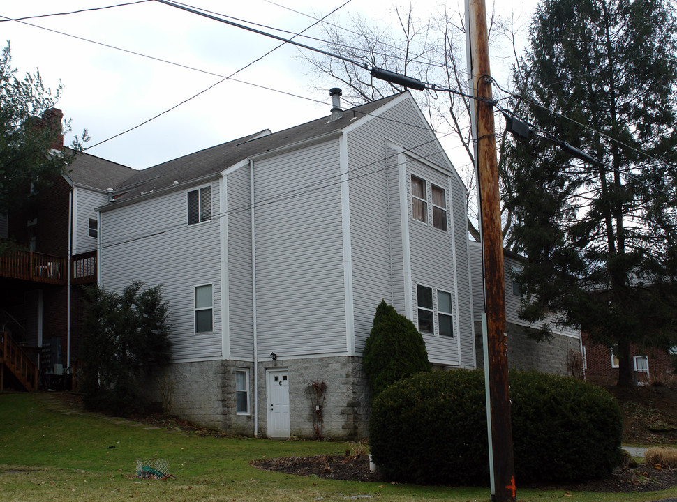 1028 Oakmont Ave in Oakmont, PA - Building Photo