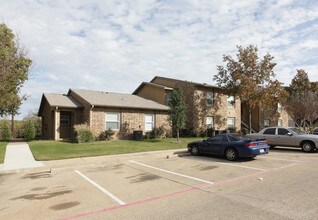 Red Oak Apartments in Red Oak, TX - Foto de edificio - Building Photo