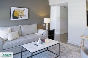 305 Dr. M.L.K. Jr St S in St. Petersburg, FL - Building Photo