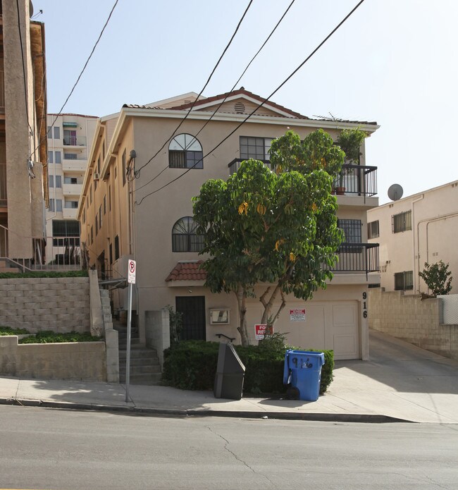 916 Centennial St in Los Angeles, CA - Foto de edificio - Building Photo