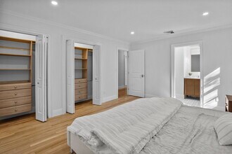 341 Millwood Rd in Chappaqua, NY - Foto de edificio - Building Photo