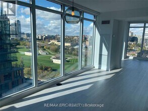 80 Queens Wharf Rd in Toronto, ON - Building Photo - Building Photo