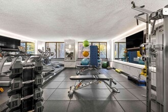 245 E 44th St in New York, NY - Foto de edificio - Building Photo