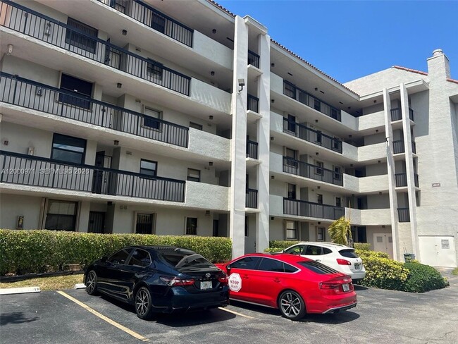 10317 NW 9th St Cir, Unit 202 in Miami, FL - Building Photo - Building Photo