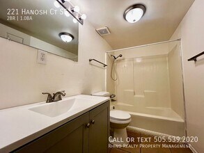 221 Hanosh Ct SE in Albuquerque, NM - Building Photo - Building Photo