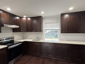 98 Farmedge Rd in Levittown, NY - Building Photo - Building Photo