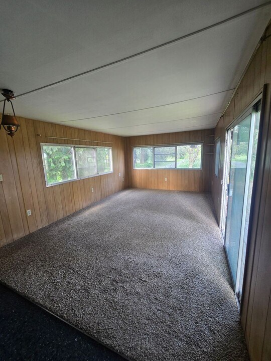 6789 Noon Rd in Everson, WA - Foto de edificio