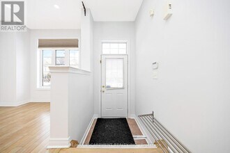 5554 Waterwind Crescent in Mississauga, ON - Building Photo - Building Photo