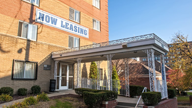 Camelot Apartments in Pittsburgh, PA - Building Photo - Building Photo