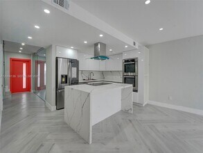 3744 NE 167th St in North Miami Beach, FL - Building Photo - Building Photo