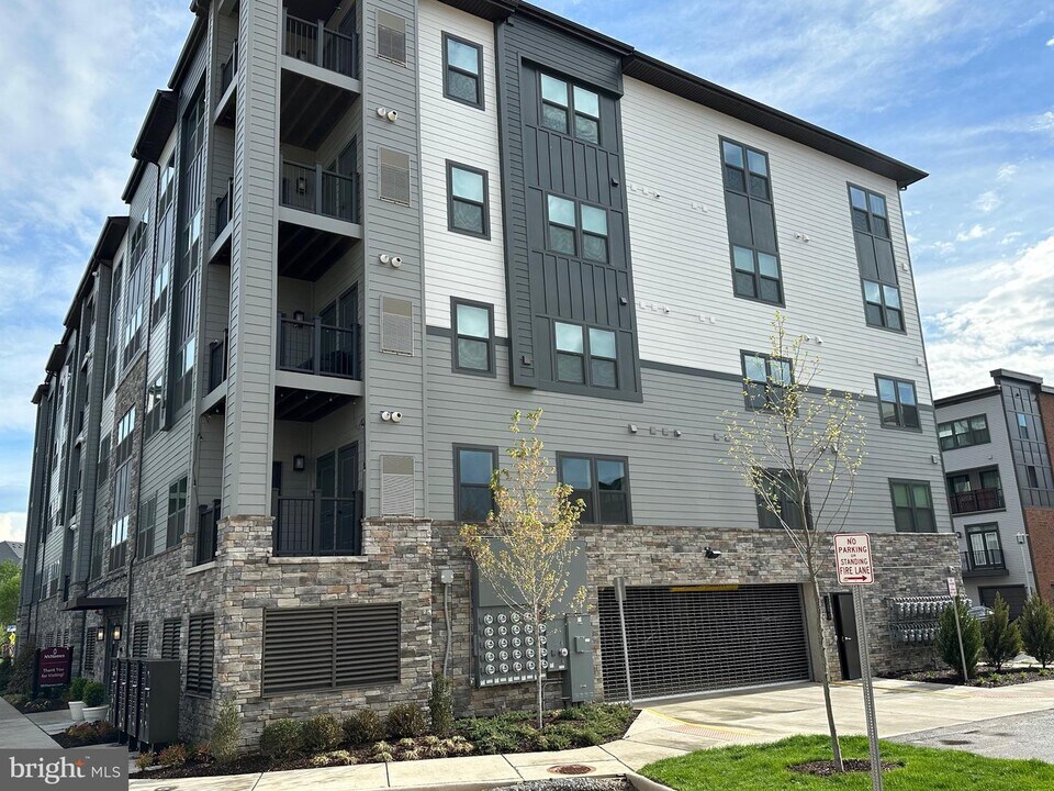 12875 Mosaic Pk Wy-Unit -4-E PH1 in Herndon, VA - Building Photo